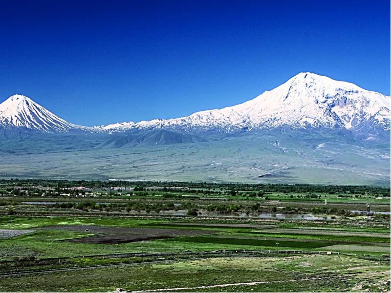 Где находится арарат в армении. Армения горы сис и Масис. Гора Арарат. Арарат сис и Масис. Вулкан Арарат.