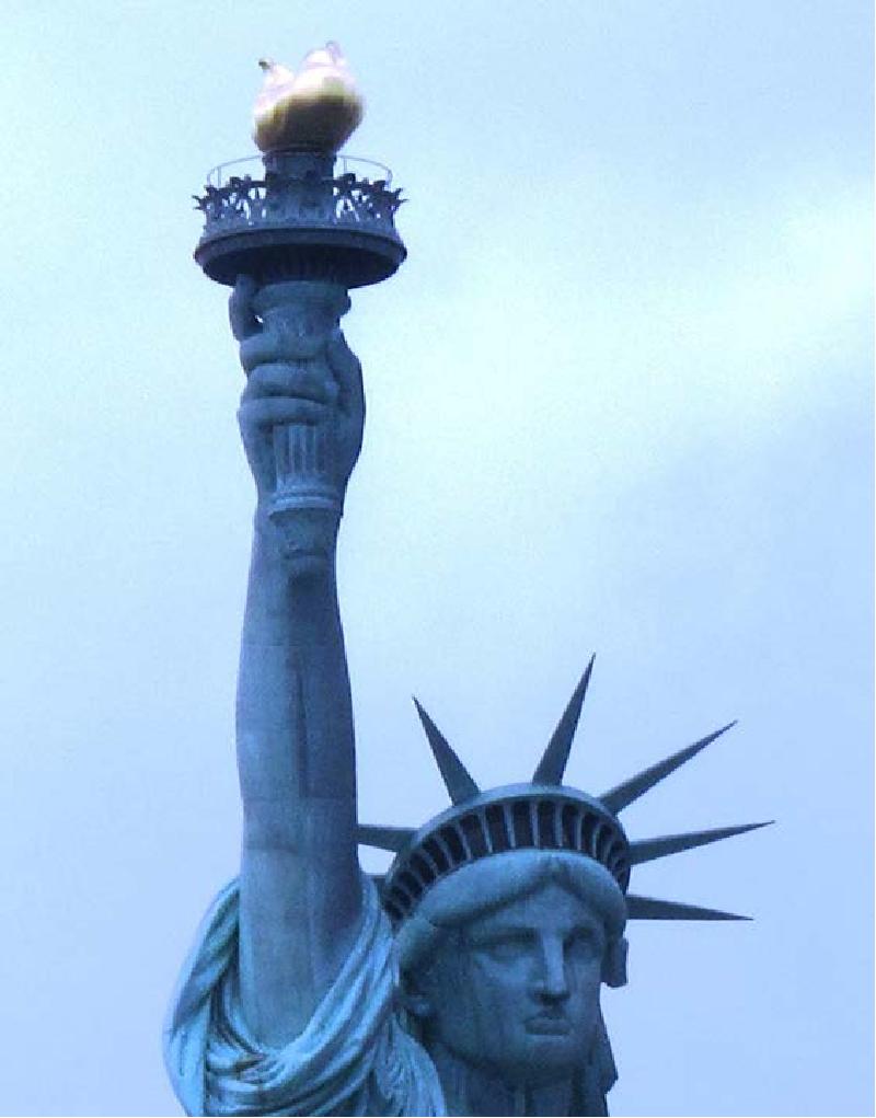 Факел статуи свободы. Статуя свободы смотровая площадка в Факеле. Statue of Liberty Torch. Статуя свободы факел в цвет статуи.