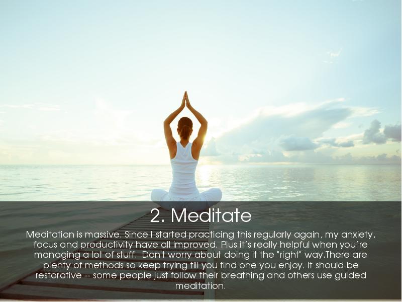 Start practicing. Женщина медитирует на природе. Самостоятельные тренировочные занятия. Спортсмен бежит. Start practicing.