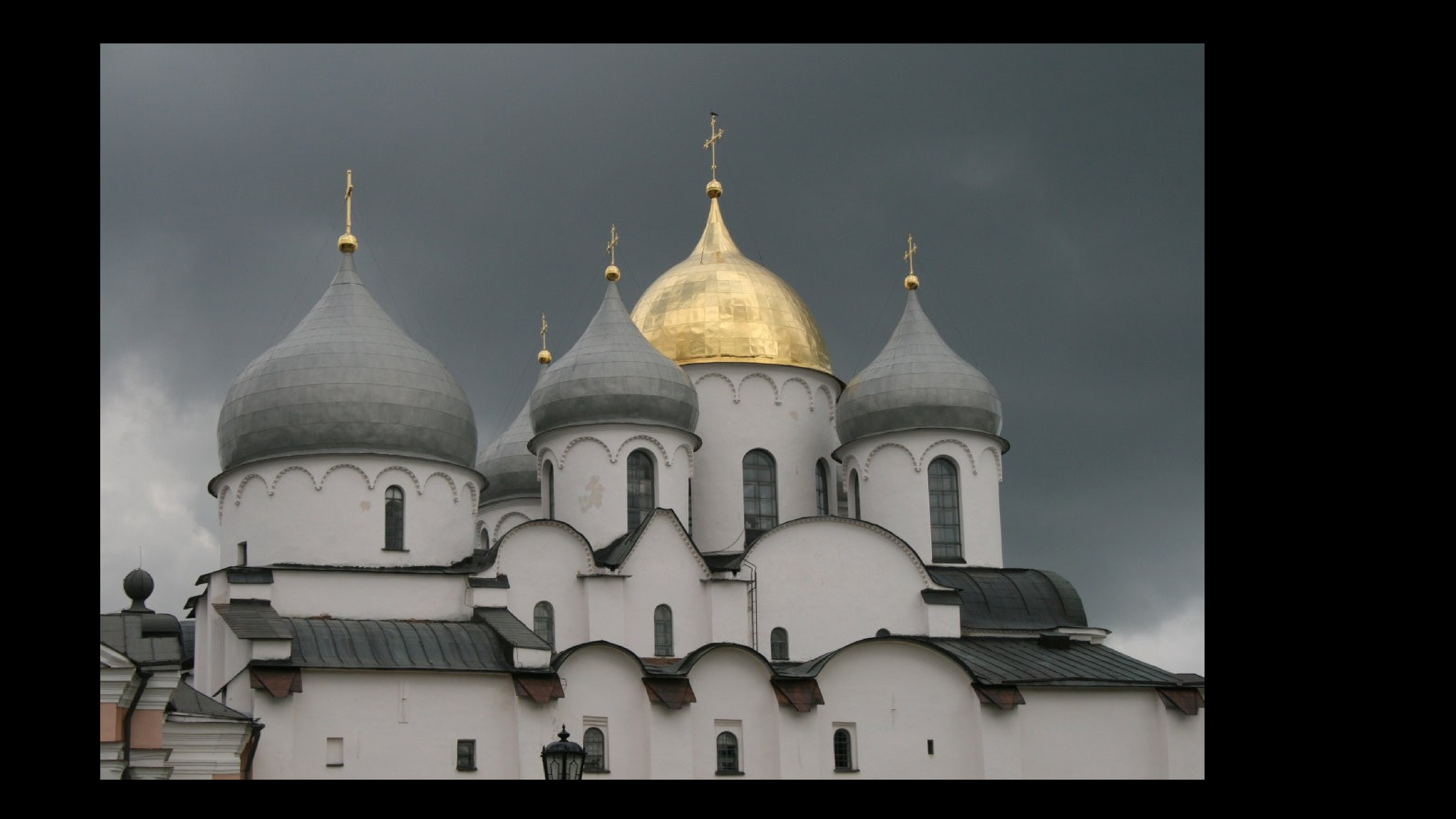 Новгородская киевская. Храм Святой Софии в Новгороде. Новгородская София собор. Собор Святой Софии в Новгороде 1045г.. Софийский собор в Новгороде 1045-1050.