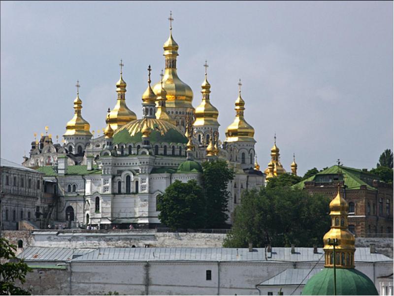 Киев 1. Киев Россия. Киево-Печерская Лавра Киев метро. Киевская метро храм. В Киев из России на экскурсию.